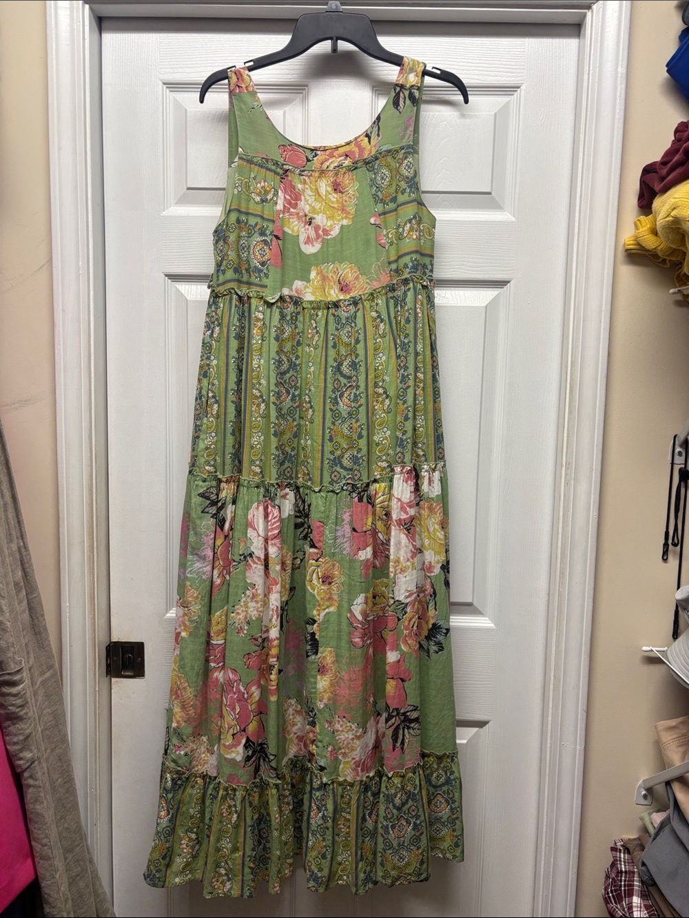Davi & Dani Green Floral Tiered Lined Low back with pockets Maxi Dress Small